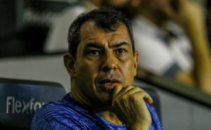 carille revela perfil de jogador buscado pelo vasco: "jogadores que gostam de ter a bola"