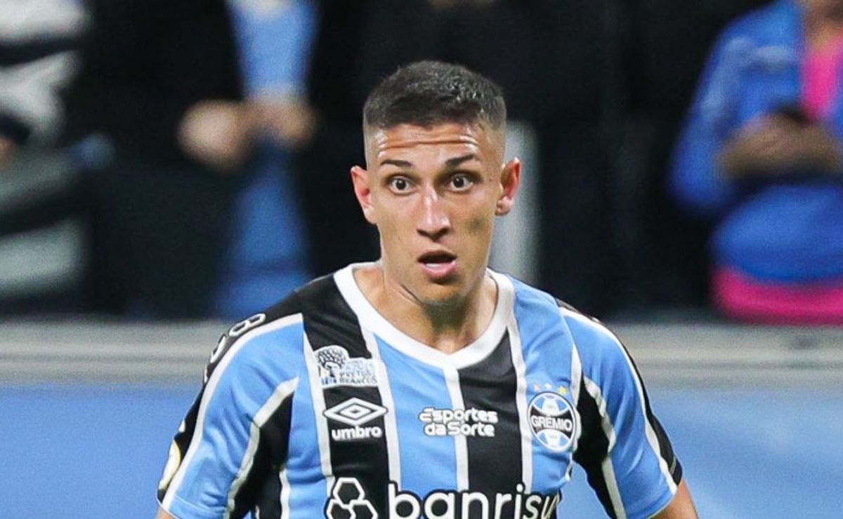 gustavo quinteros toma decisão sobre monsalve e revolta torcida do grêmio: "como confiar num treinador"