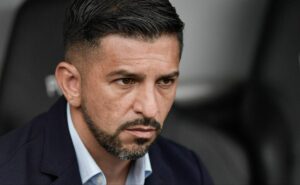 emiliano díaz, auxiliar do corinthians, projeta jogo contra o são paulo: “clássico é guerra”