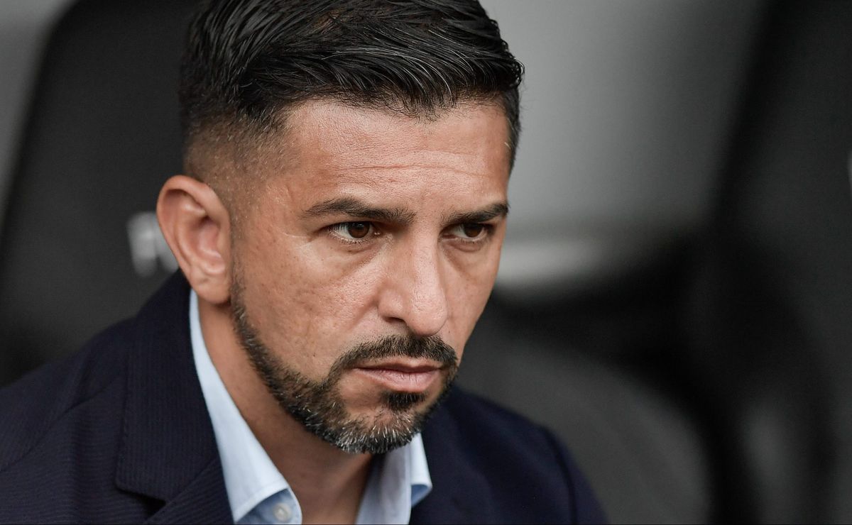 emiliano díaz, auxiliar do corinthians, projeta jogo contra o são paulo: “clássico é guerra”