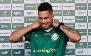paulinho é apresentado pelo palmeiras e conta em qual posição deve jogar