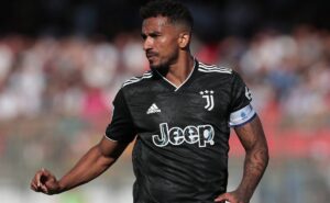 santos topa tudo para fechar com danilo e atravessar o flamengo de filipe luís 