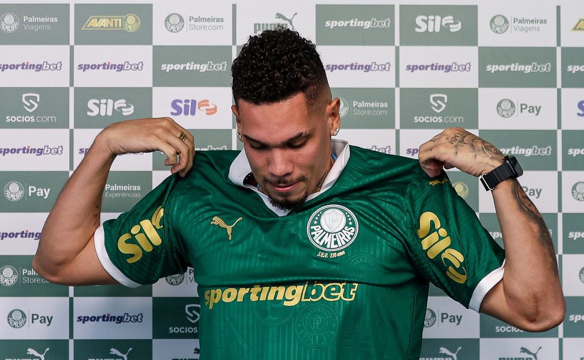palmeiras inscreve os reforços paulinho e emiliano martínez no campeonato paulista