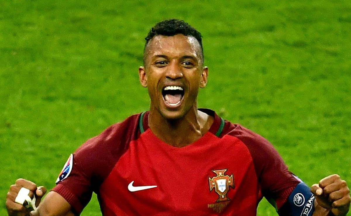 rival do corinthians contata nani e presidente tira onda: "deixa o depay no chinelo"