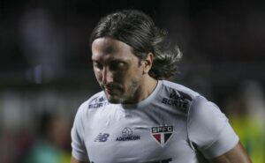 santos pode perder 2 atacantes para são paulo de zubeldía por negócio envolvendo wendel silva e gabriel veron 