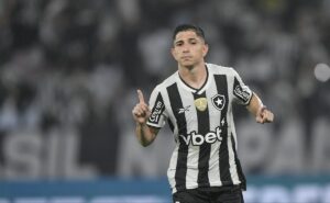 carlos leiria exalta equipe titular do botafogo: “além das expectativas”
