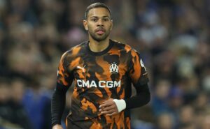 renan lodi no corinthians tem negociação exposta e jornalista revela situação: "muito feliz"