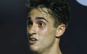 rodriguinho recebe notícia sobre planos de zubeldía para o time do são paulo