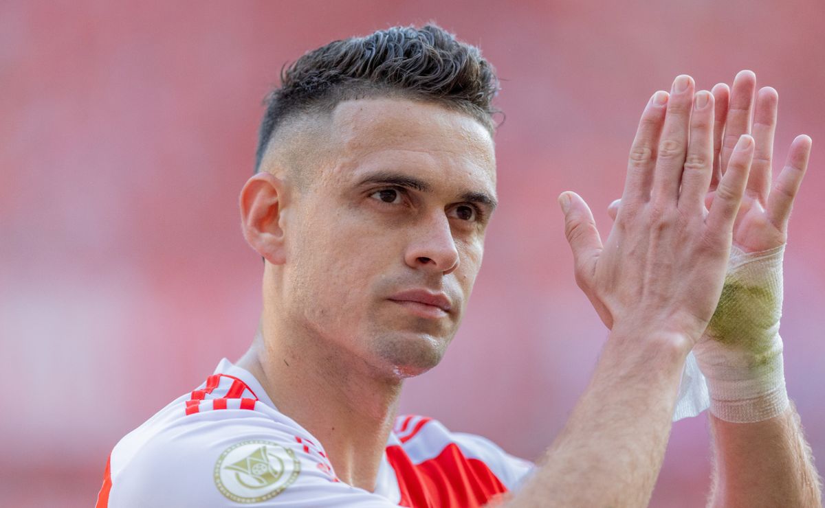 borré volta às raízes e vive futebol de bairro em terrão em porto alegre