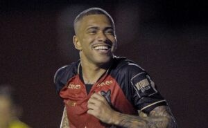 após internacional contatar lucas esteves, presidente do vitória manda recado ao grêmio