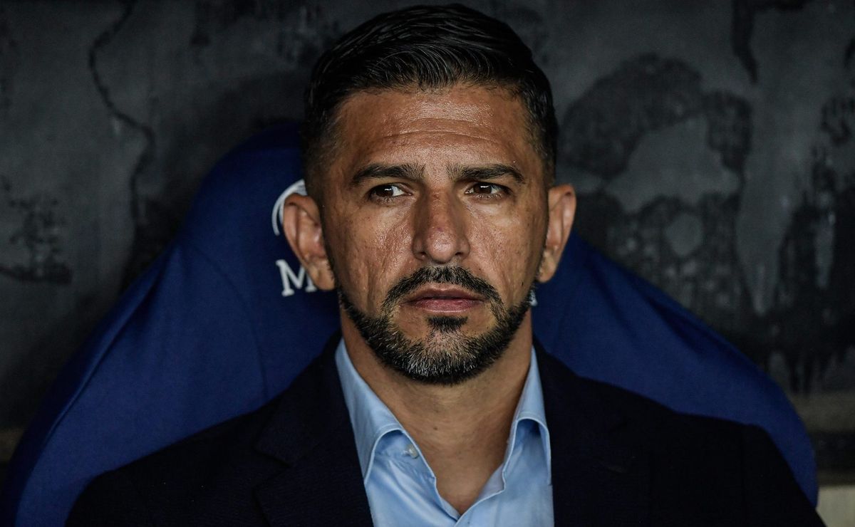 emiliano díaz explica nova função de memphis depay no corinthians