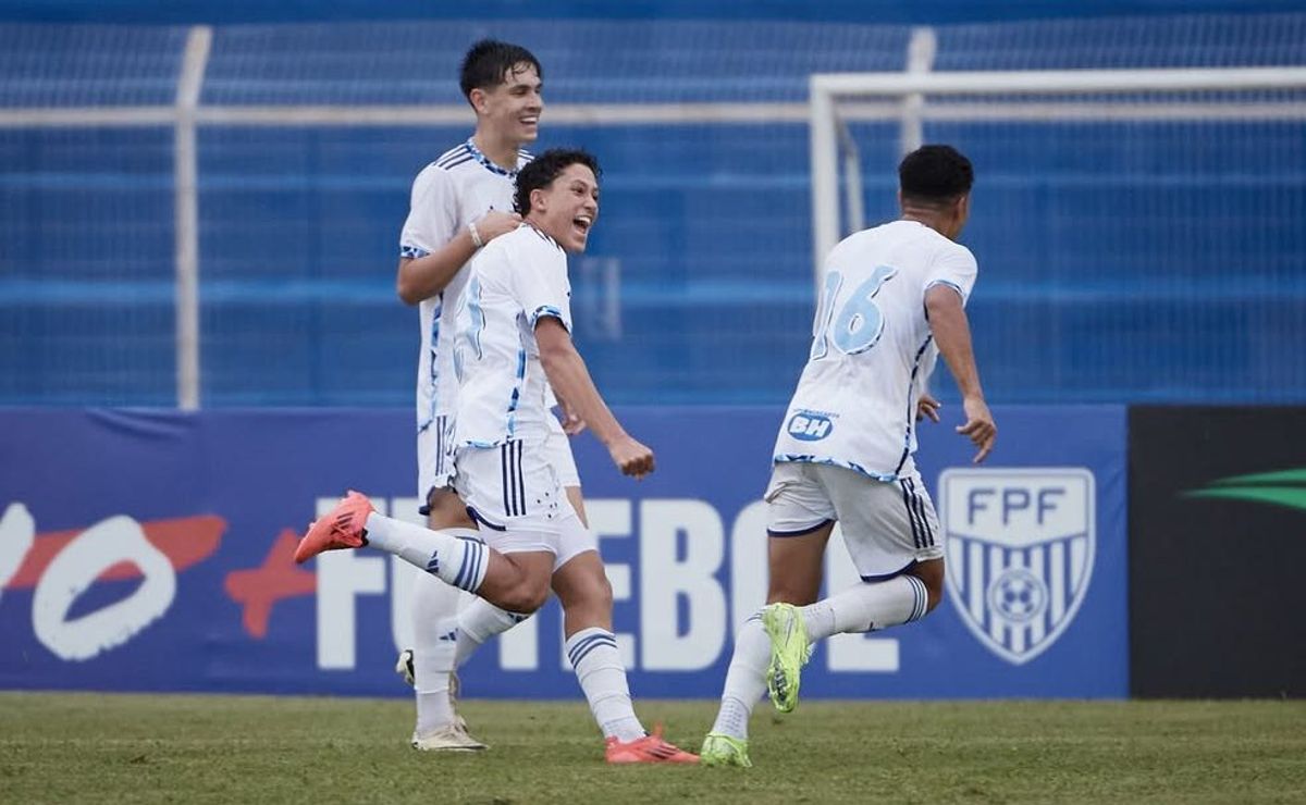 torcida do cruzeiro critica decisão de treinador e cobra explicações: "baptistella no banco, lamentável"