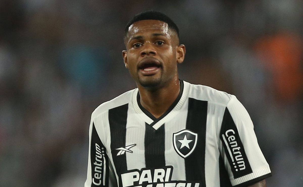 júnior santos revela que trocar botafogo pelo atlético mg foi difícil: “chorou muito”  