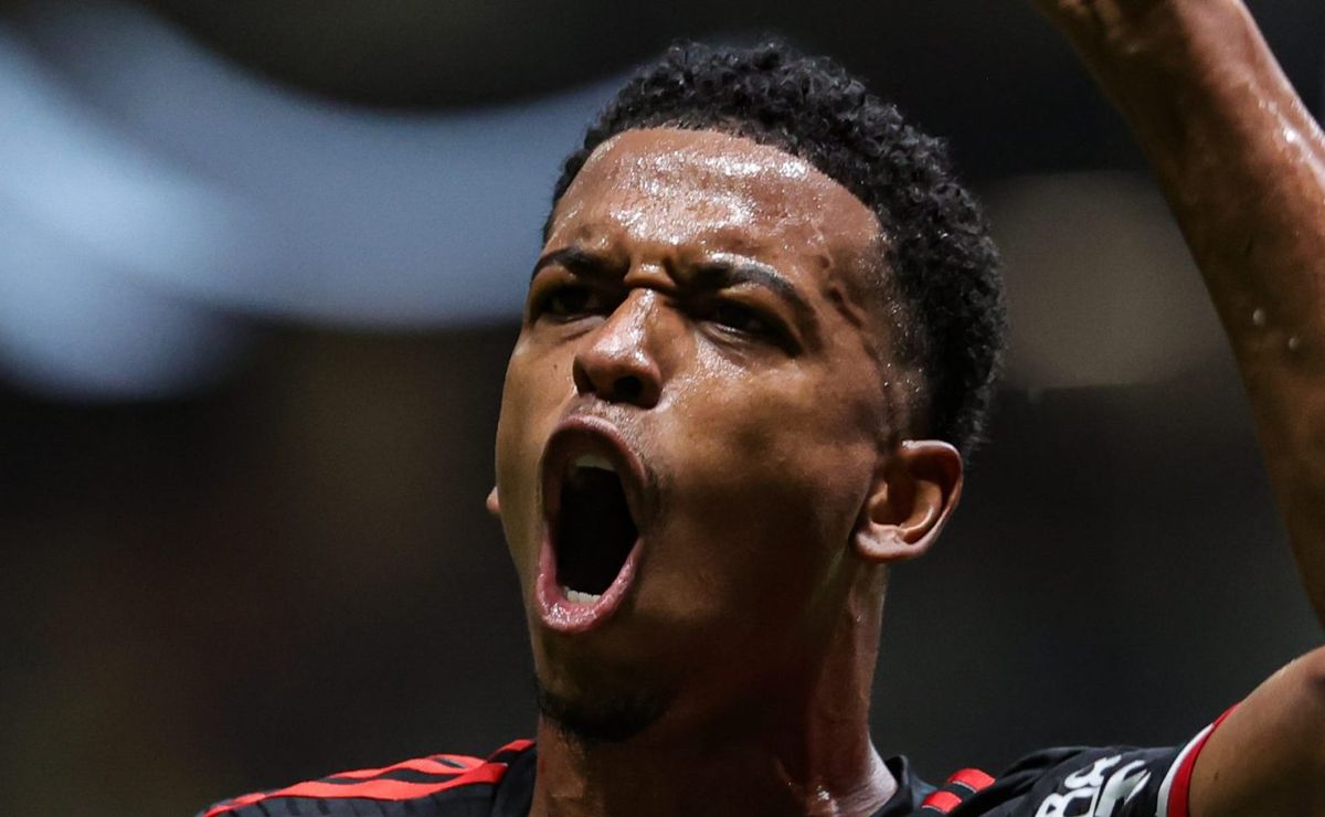 carlinhos marca em derrota do flamengo, mas torcida critica atacante no carioca: "É nulo"