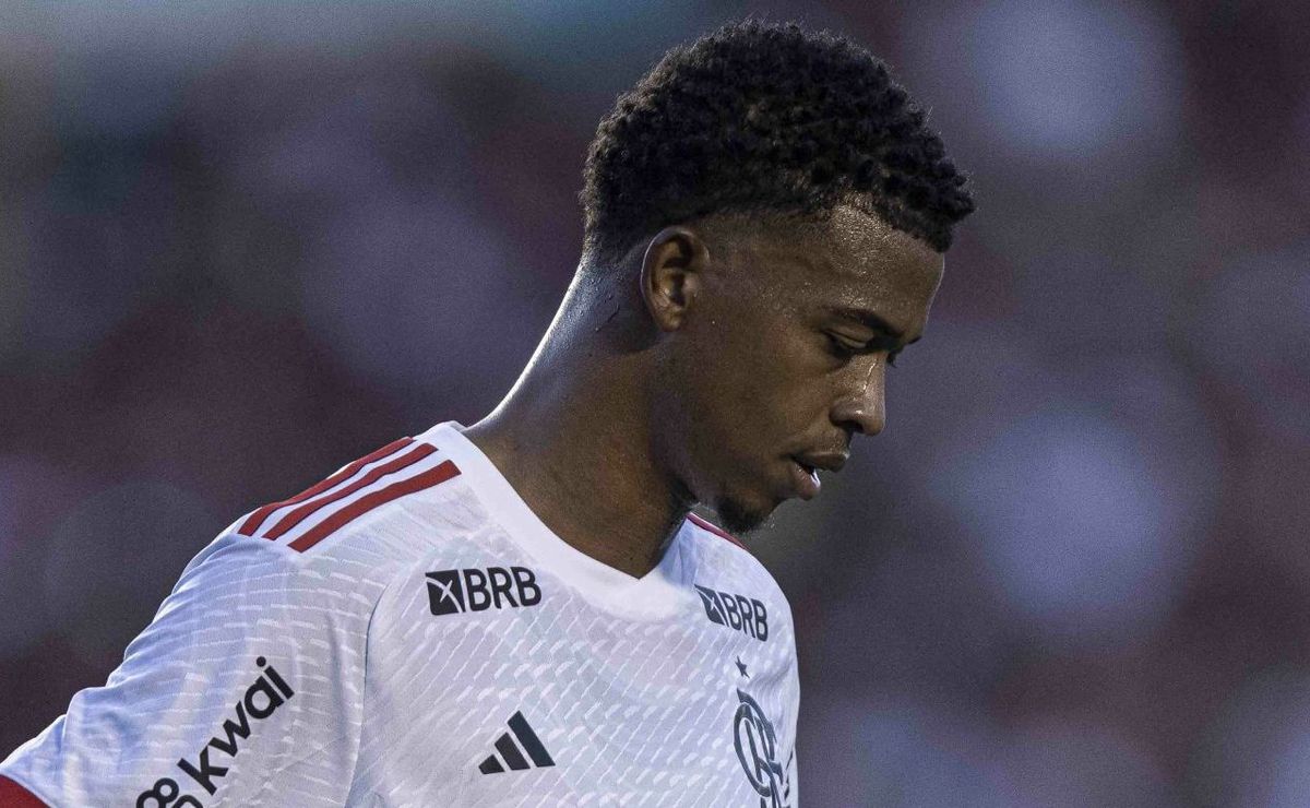 rescisão de carlinhos no flamengo é decretada pela nação após novo tropeço no carioca: "sair urgentemente"