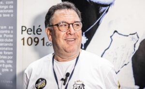 marcelo teixeira vence os rivais no mercado e irá assinar a renovação do atacante guilherme