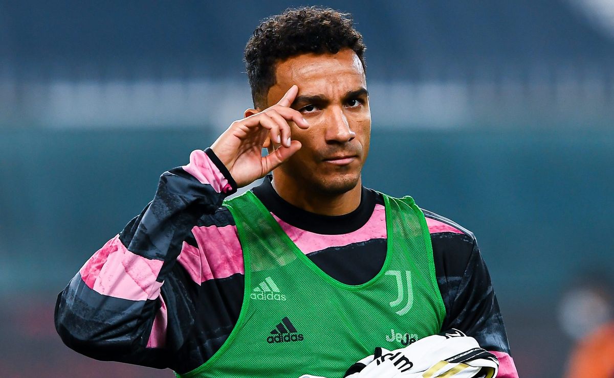 danilo escolhe voltar ao brasil por questões pessoais e vai jogar no flamengo, crava jornalista