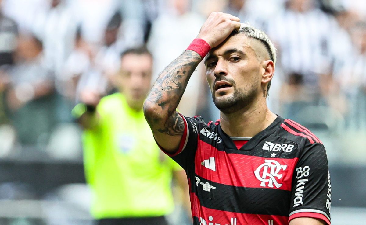 fora do jogo contra o são paulo, arrascaeta desabafa: “na parte física eu não me sinto bem”