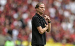 filipe luís repete crítica feita por tite em estreia do flamengo no carioca 2025