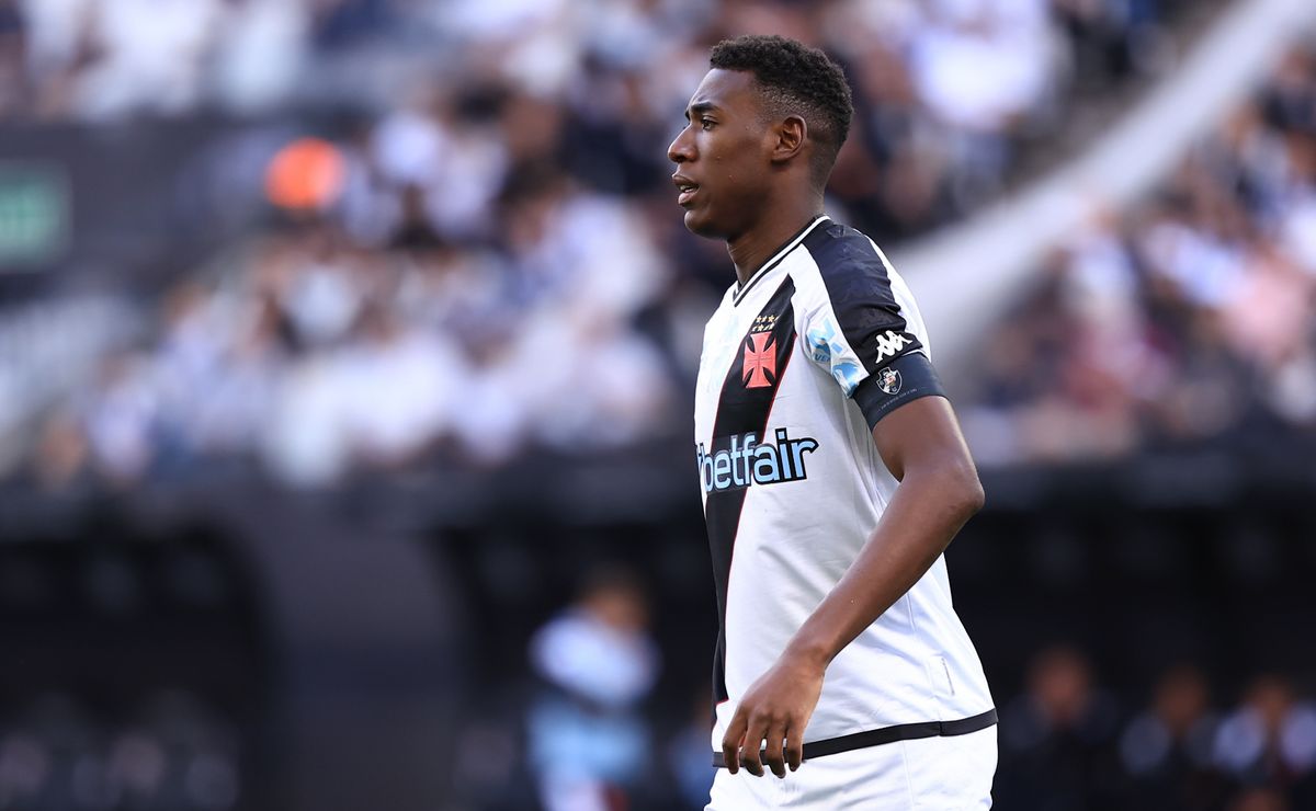 vasco repudia racismo sofrido por léo em coritiba x athletico pr