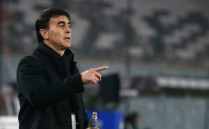 grêmio entra na disputa pelo atacante francis amuzu, mas clube italiano pode atrapalhar os planos