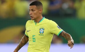 guilherme arana contratado pelo corinthians tem veredito e lateral descarta sair do atlético mg