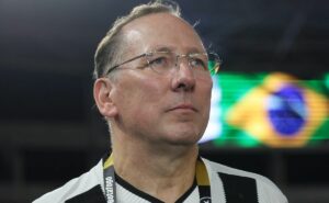 carlos leiria pode desfalcar botafogo no clássico contra o fluminense