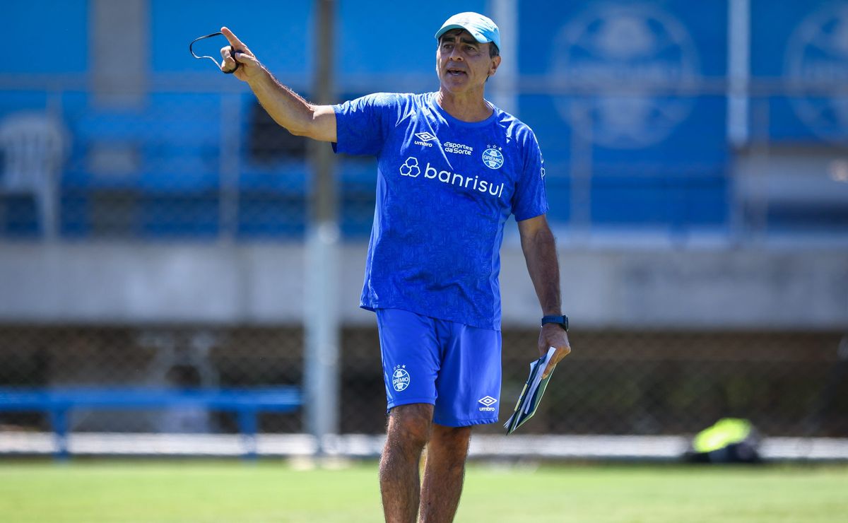 escalação do grêmio: quinteros arma quarteto ofensivo e surpresas na 1ª escalação 