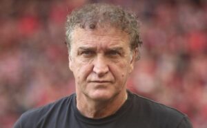 cuca pede ao atlético mg contratação de lateral lucas esquivel, do athletico pr