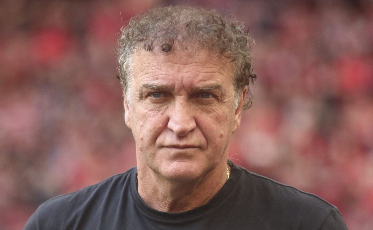 cuca pede ao atlético mg contratação de lateral lucas esquivel, do athletico pr