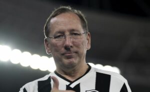 flamengo decide não entrar na disputa e deixa textor com caminho livre para fechar com wendell 