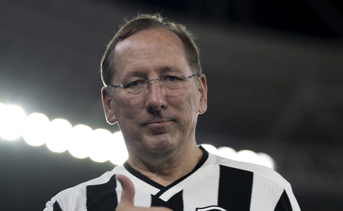 flamengo decide não entrar na disputa e deixa textor com caminho livre para fechar com wendell 