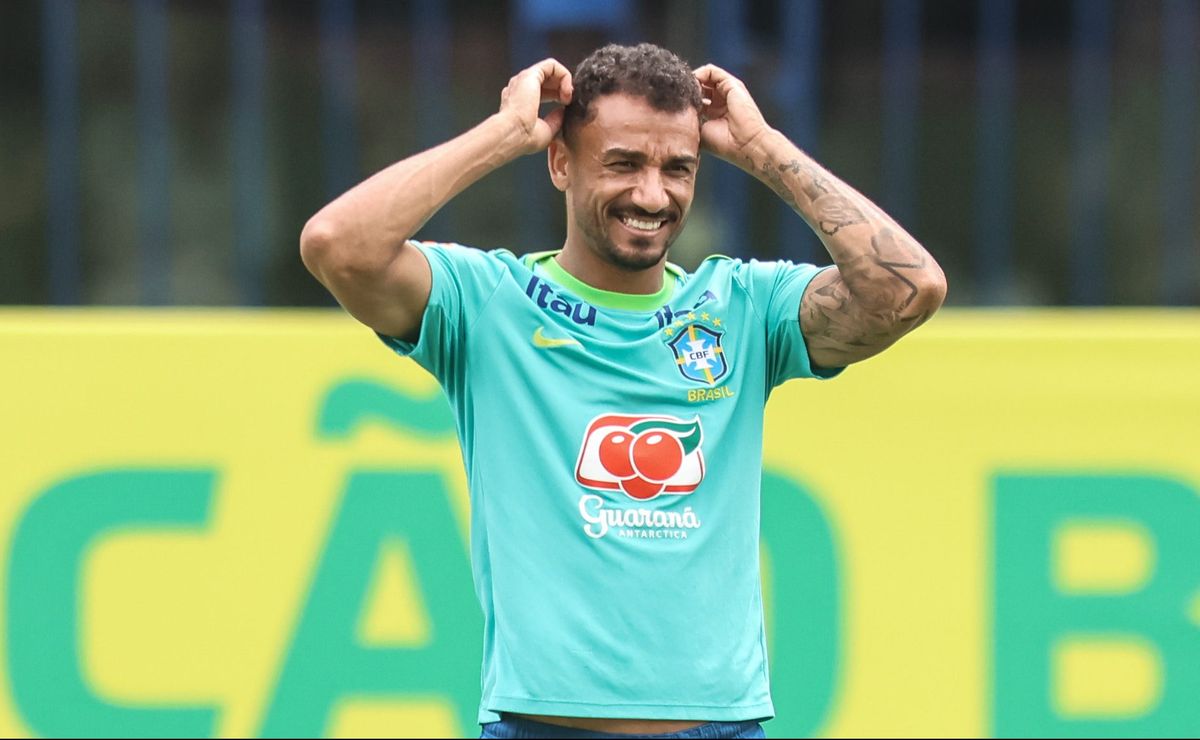 flamengo toma decisão após negociação por danilo não avançar e mantém interesse no lateral da juventus