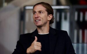 filipe luís aprova e flamengo oferece contrato de 4 anos para assinar com vitão, zagueiro do internacional