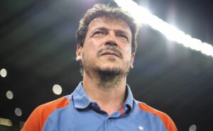 fernando diniz reclama de maratona de jogos do cruzeiro e aponta desgaste: “superação” 