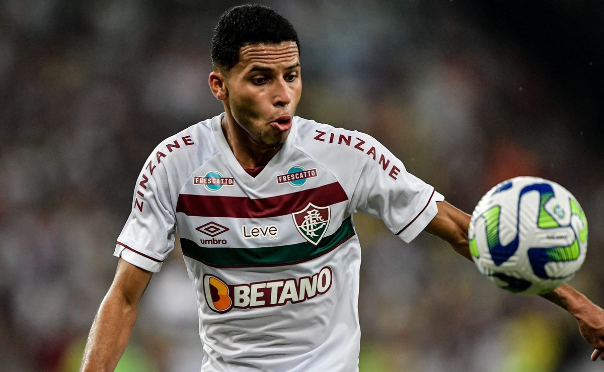 alexsander detalha sua relação com marcelo e convivência no elenco do fluminense