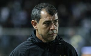 vasco não descarta negociar atacante, mas fábio carille decide dar oportunidade para jean david