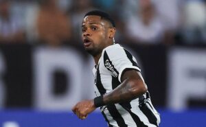 júnior santos tem situação exposta no botafogo e atlético mg é informado