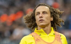 corinthians desiste de esperar resposta de david luiz e vai buscar outro zagueiro, revela jornalista