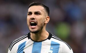 leandro paredes recebe oferta do santos para se juntar a neymar e meio campista recusa