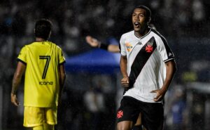 alvo de clubes europeus, rayan desponta para ser titular do 2025 em vasco
