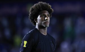 juninho capixaba falha bisonhamente em bragantino x corinthians em gol de talles magno 