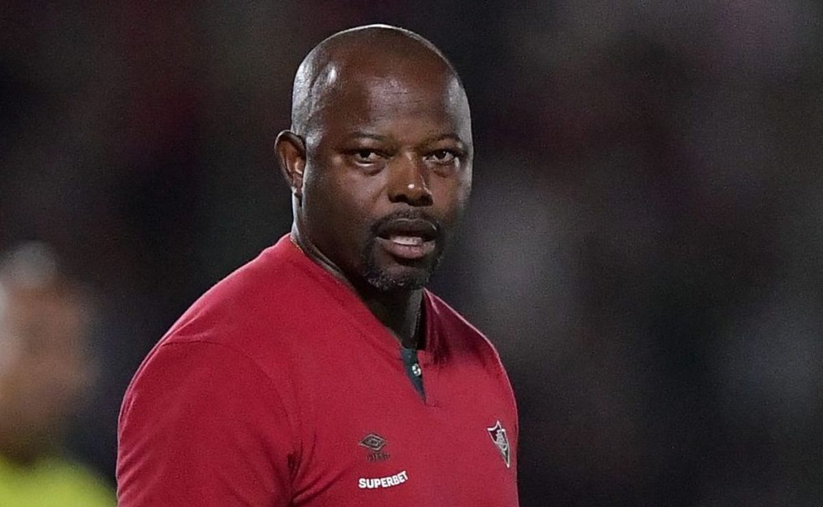 torcida explode nas redes com fluminense sem intensidade e com escolhas ruins vira alvo de críticas