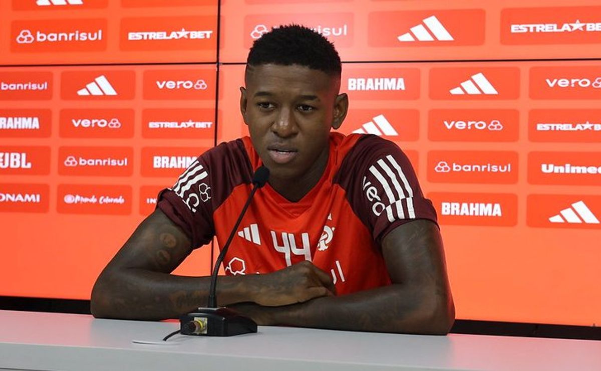 vitão nega estar forçando saída do internacional para jogar no flamengo: “É tudo mentira”