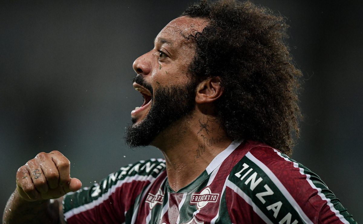 efeito neymar: santos analisa contratação de marcelo, e torcida do fluminense reage