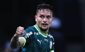 artur contratado pelo atlético mg pode acontecer e atitude do atacante nas férias vem à tona