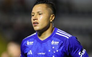 após pressão por demissão de diniz, marlon também é alvo no cruzeiro e desabafa: “um inferno”