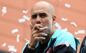 vitor reis, ex palmeiras, é confirmado por josep guardiola no clássico entre manchester city e chelsea