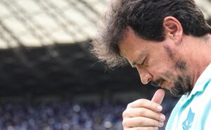 fernando diniz e +1: torcida do cruzeiro perde a paciência após mais um tropeço e escolhe os culpados