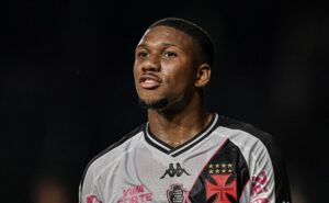 vasco negocia leandrinho com al shabab e maior participação em diretos econômicos de paulinho